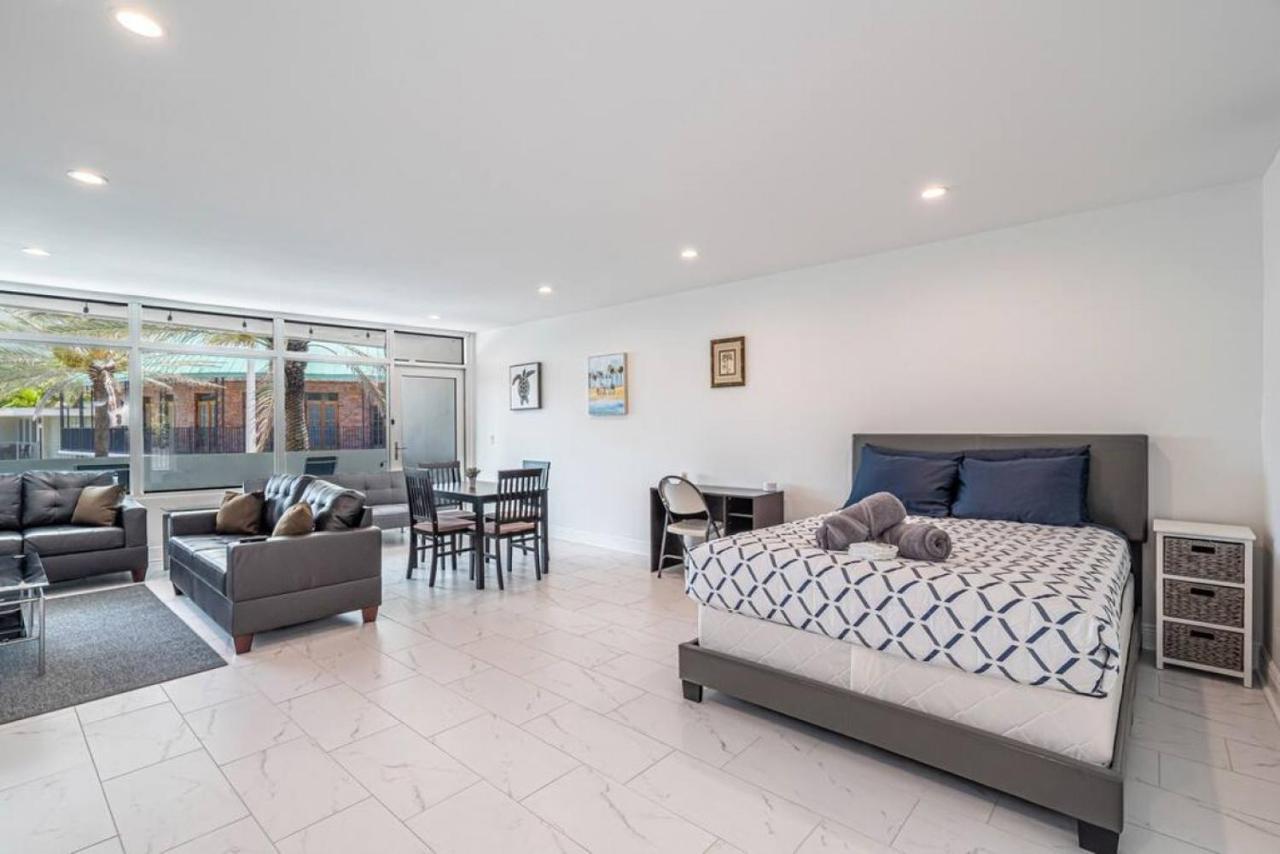 Beachfront Bloos 2 Units Ocean View Balcony Units 1 And 2 Holiday home *
