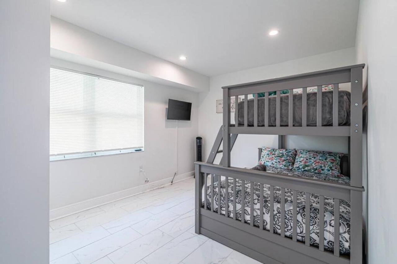 Beachfront Bloos 2 Units Ocean View Balcony Units 1 And 2 *