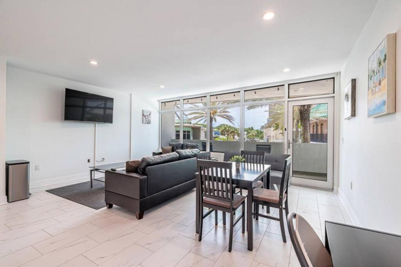 Beachfront Bloos 2 Units Ocean View Balcony Units 1 And 2 Holiday home Fort Lauderdale