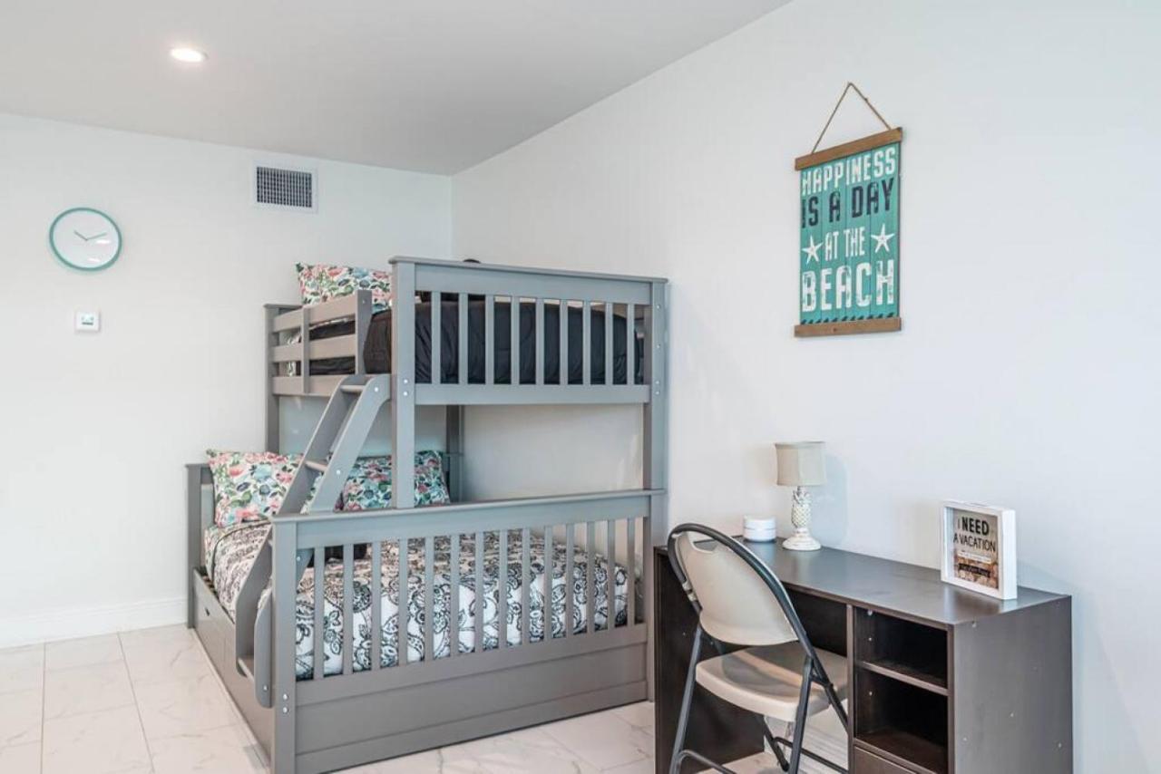 The Purple Pelican Beachfront With Ocean Balcony Unit 4