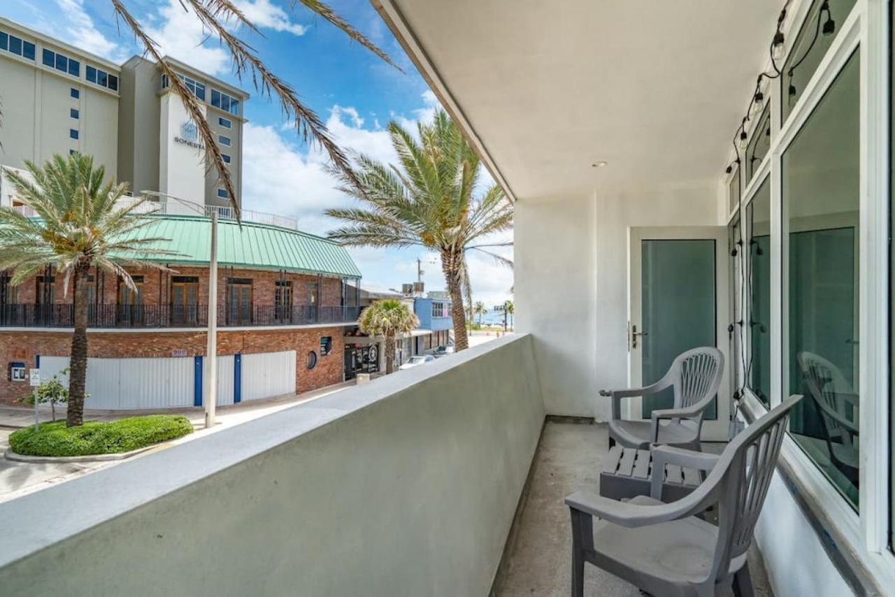 Beachfront Bloos 2 Units Ocean View Balcony Units 1 And 2 Holiday home *
