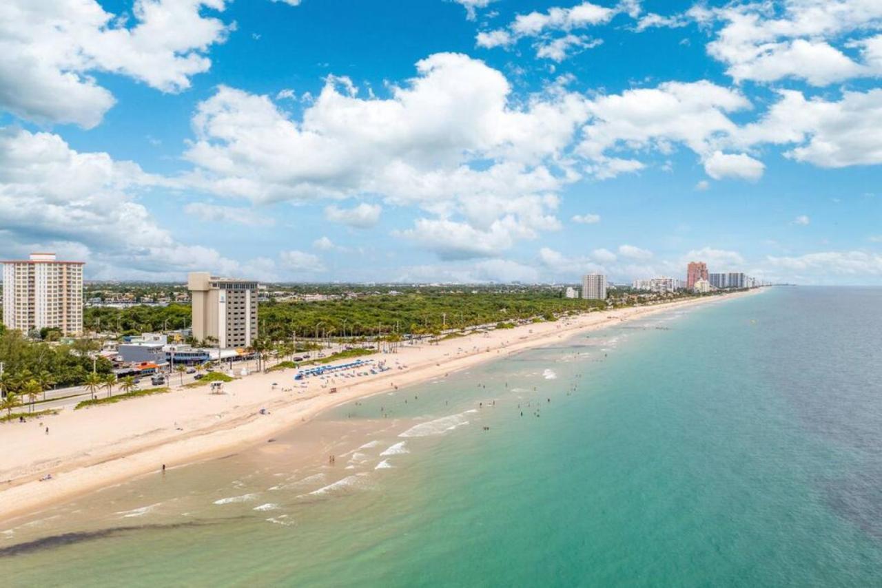 Beachfront Bloos 2 Units Ocean View Balcony Units 1 And 2 *