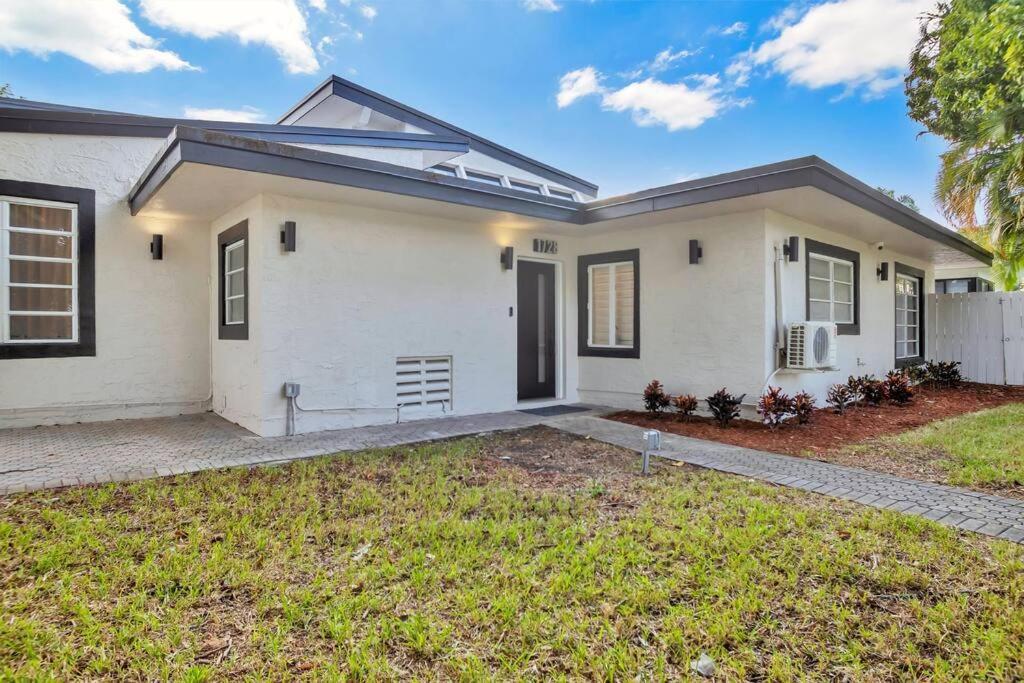 Stunning 2 Story With Pool Fort Lauderdale