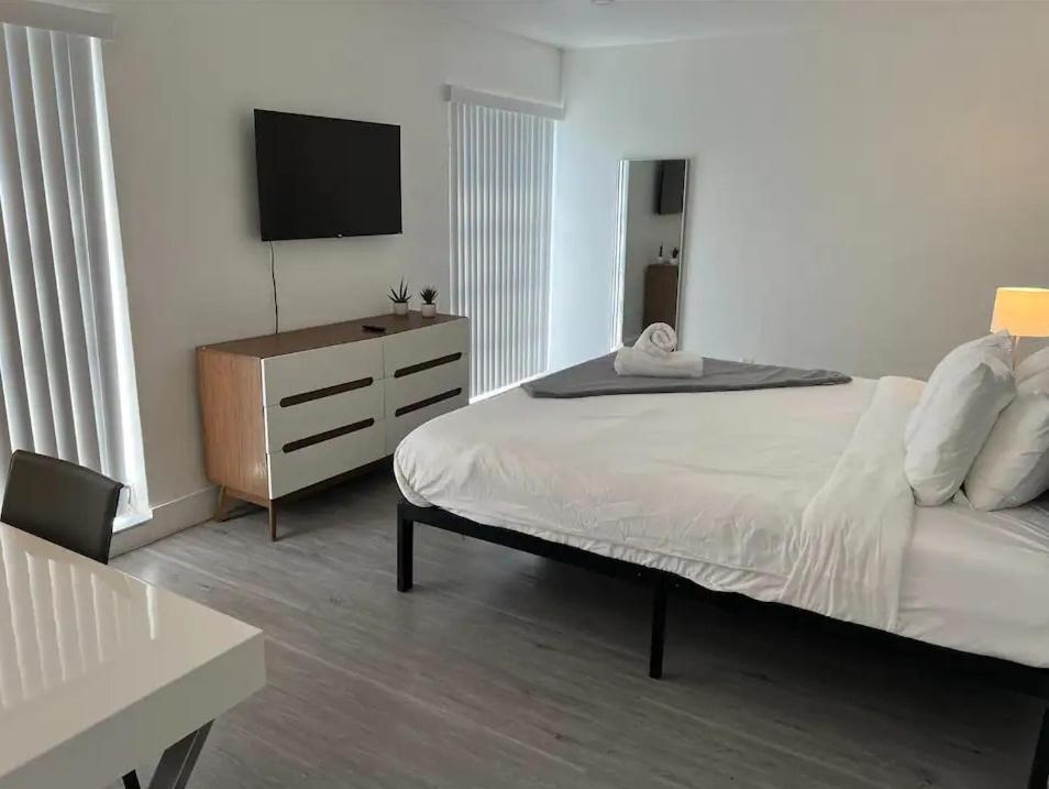 Designer River View Apartment Fort Lauderdale