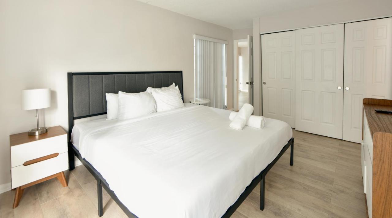 Designer River View Apartment *