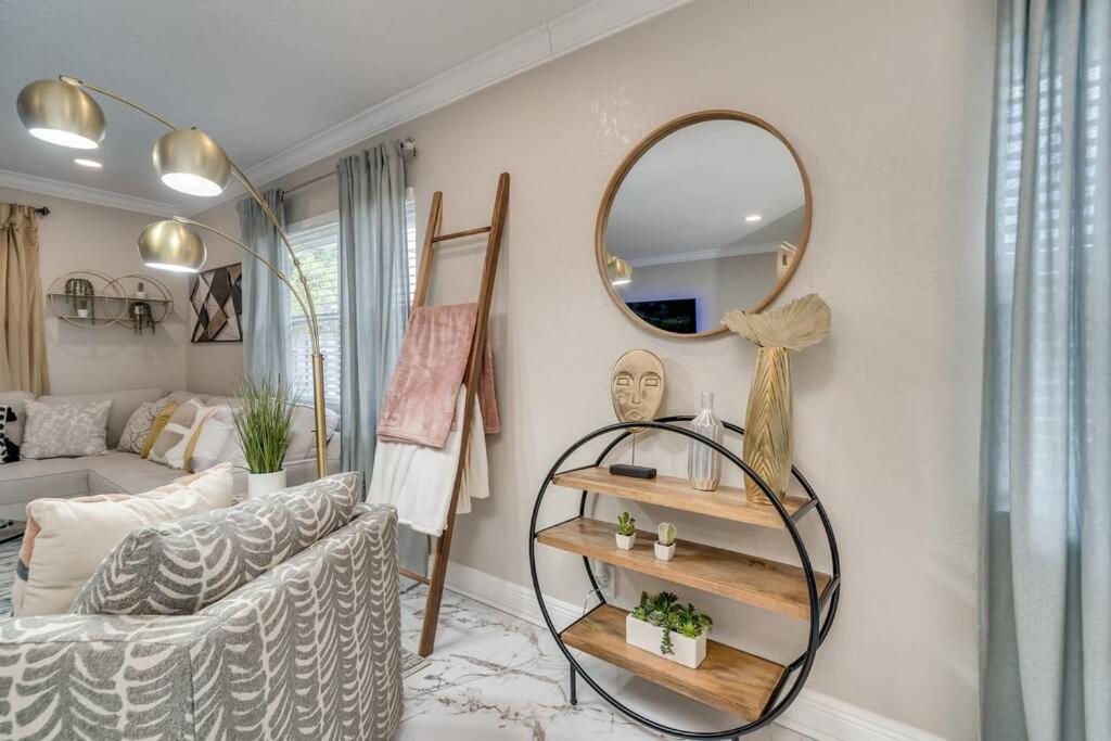 Apartment Modern 10 Minutes From Beach! *