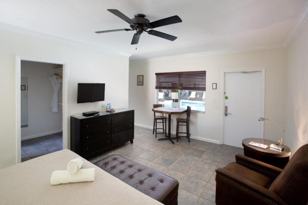 The Grand And & Worthington Male Fort Lauderdale