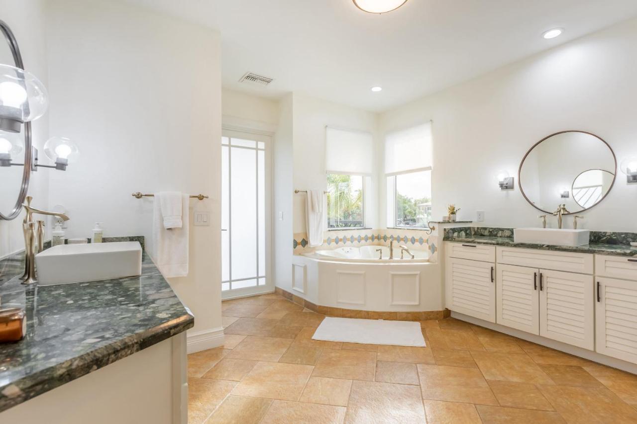 Waterfront With Dock, Grace Harbor By Rovetravel Holiday home Fort Lauderdale