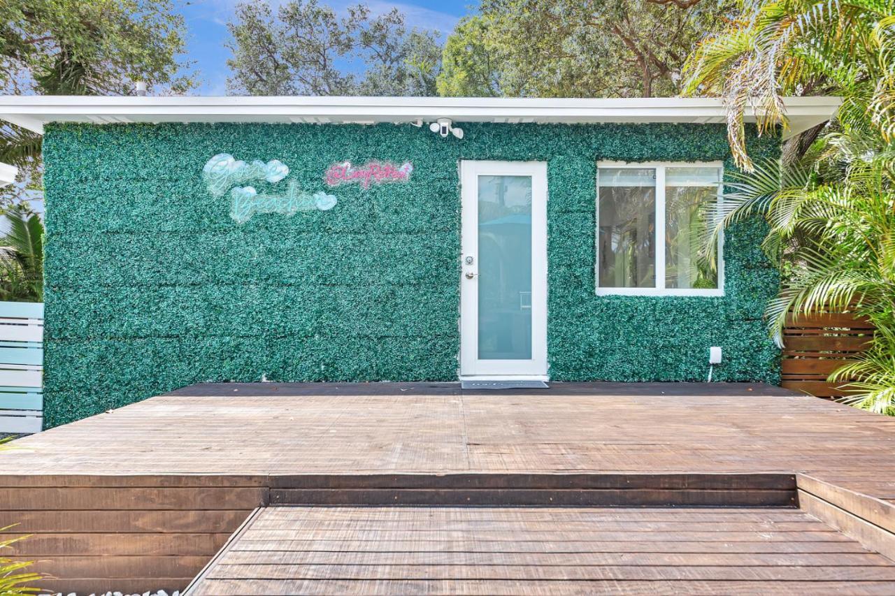 Welcome To Paradise! Secluded 4 Bed, 3 Bath, Pool Holiday home *
