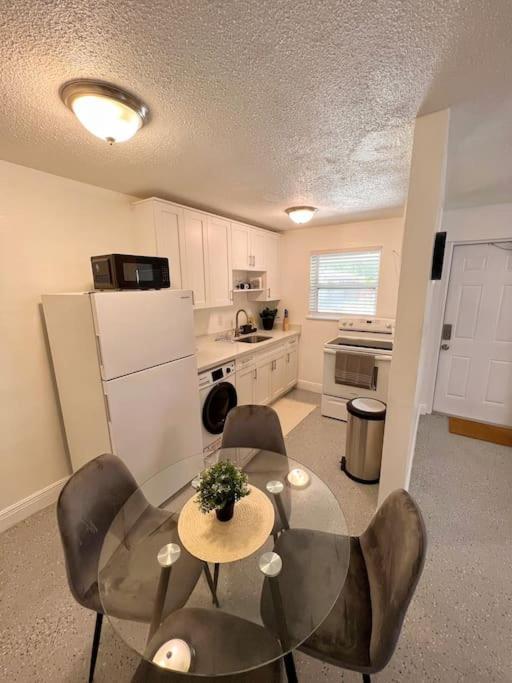 Apartment Cozy & Beautiful 1bd W/full Kitchen!