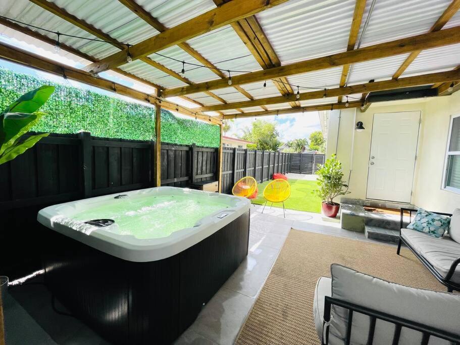 The “gq”- Golf/hot Tub/arcade/near Downtown! Holiday home Fort Lauderdale