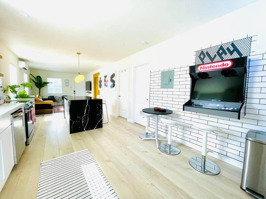 The “gq”- Golf/hot Tub/arcade/near Downtown!