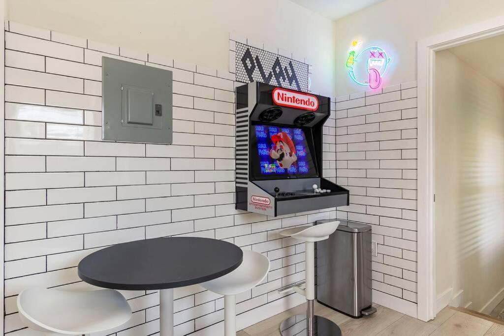 The “gq”- Golf/hot Tub/arcade/near Downtown! *