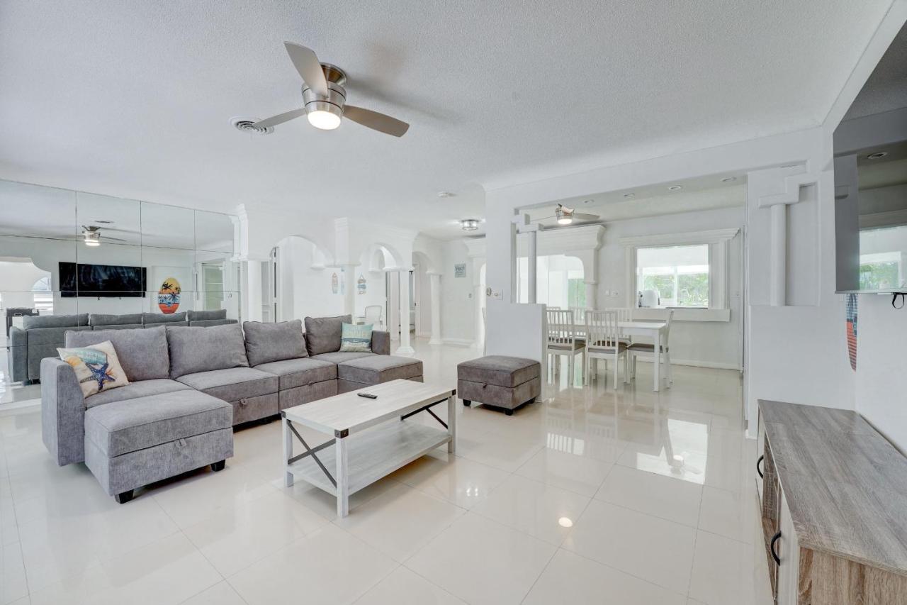 Luxury Tropical Oasis! Huge Saltwater Pool! 1 Mile To Beach! * Fort Lauderdale