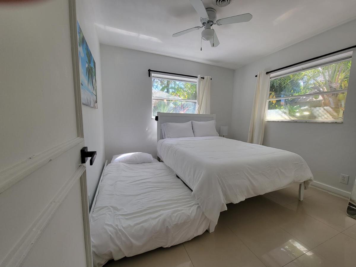 Holiday home Luxury Tropical Oasis! Huge Saltwater Pool! 1 Mile To Beach! Fort Lauderdale