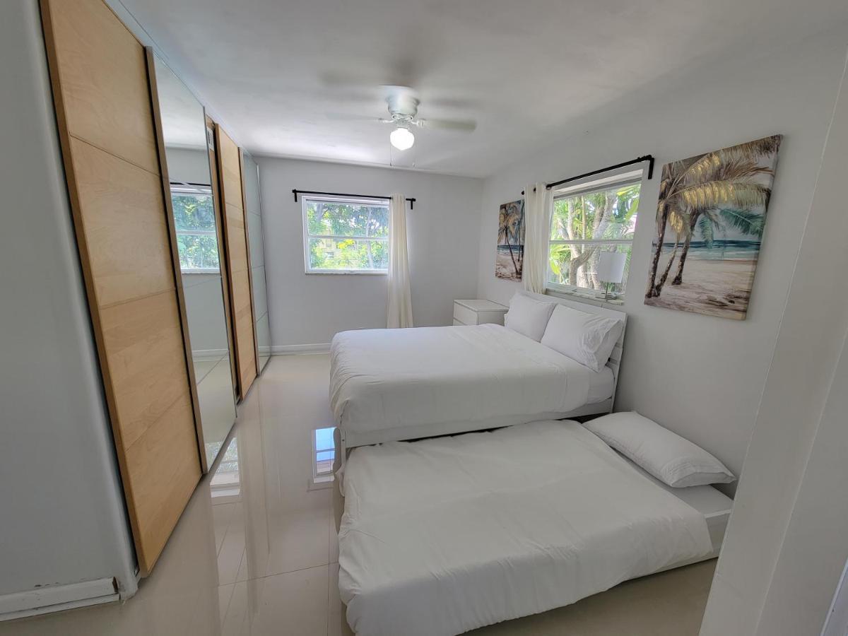 Holiday home Luxury Tropical Oasis! Huge Saltwater Pool! 1 Mile To Beach! Fort Lauderdale