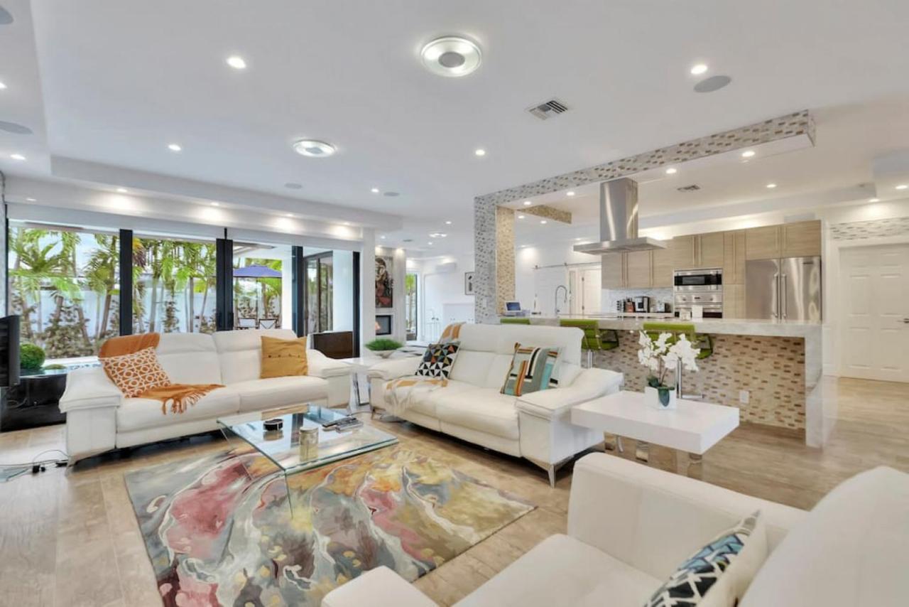 Lynoras Luxe Estate 3 Bedroom 3 Bath With Modern Design And Heated Pool * Fort Lauderdale