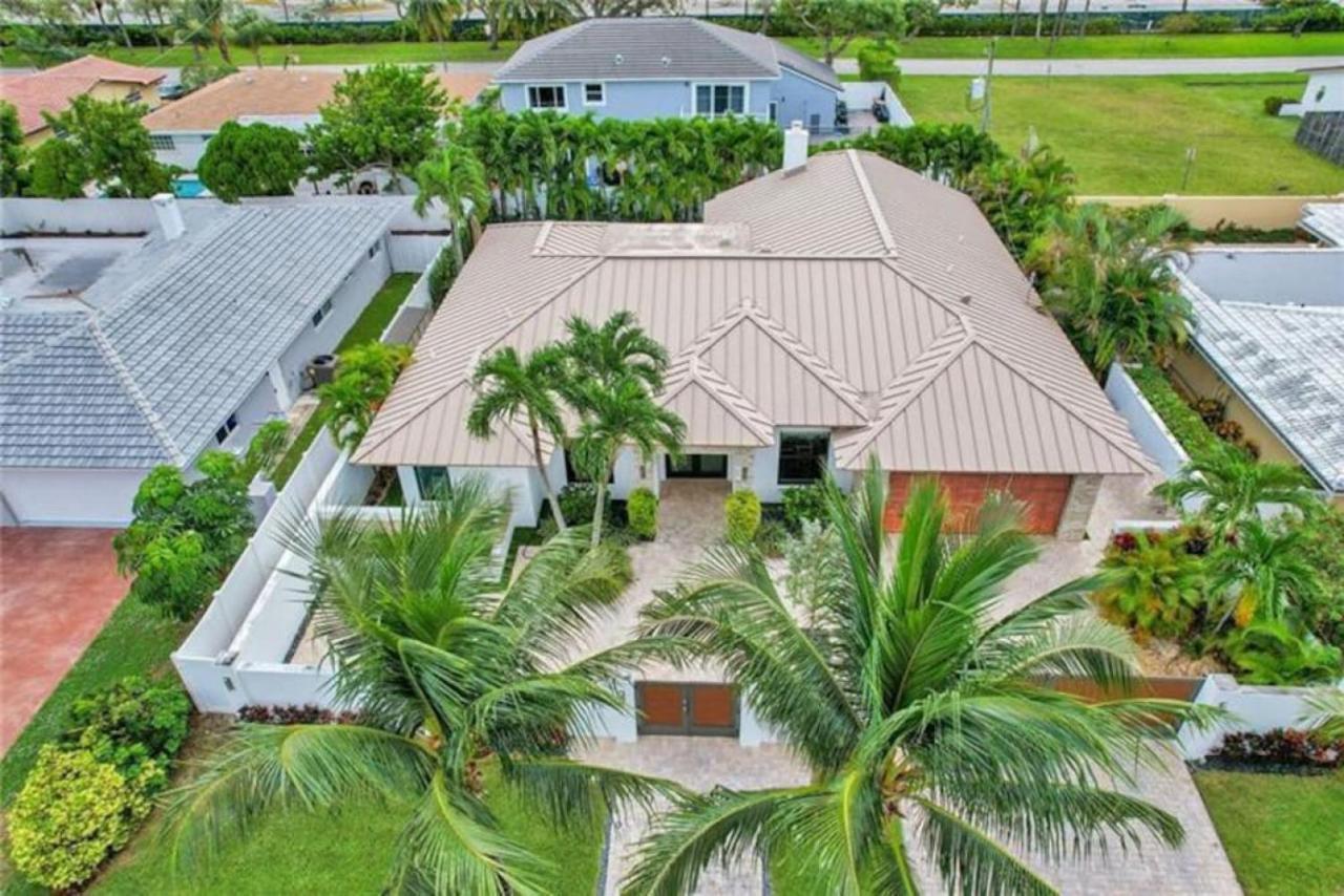 Lynoras Luxe Estate 3 Bedroom 3 Bath With Modern Design And Heated Pool Holiday home Fort Lauderdale
