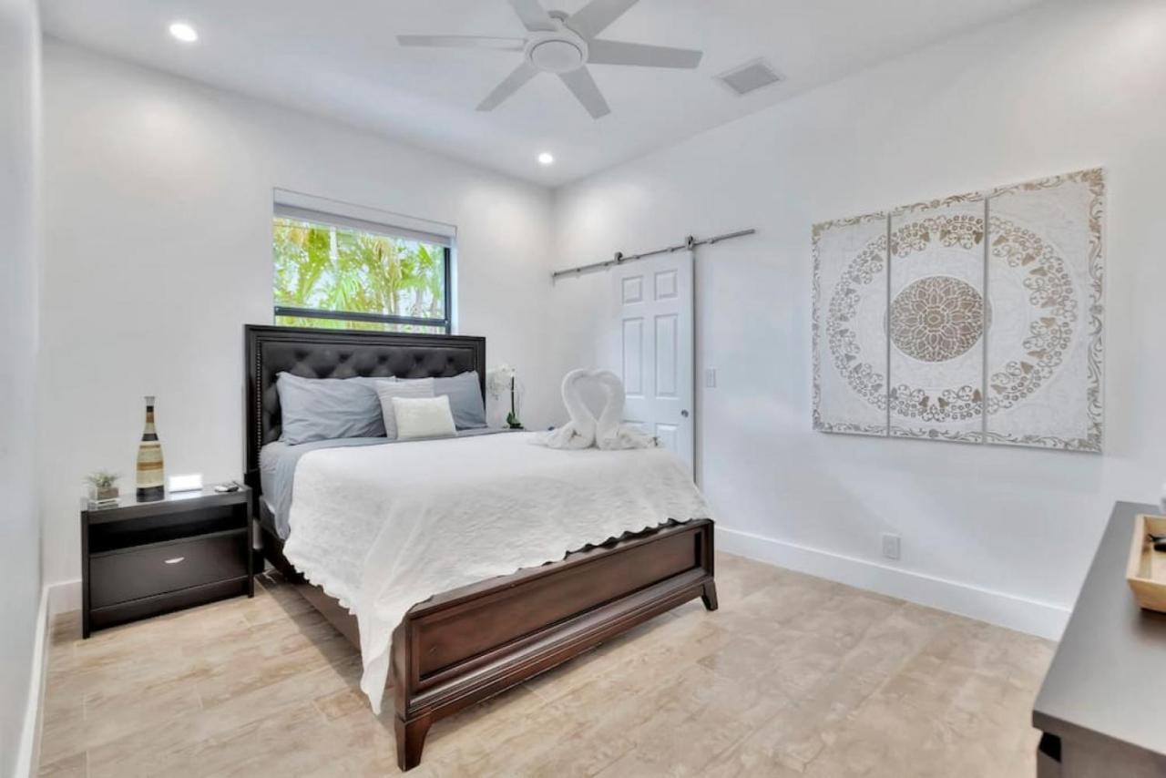 Lynoras Luxe Estate 3 Bedroom 3 Bath With Modern Design And Heated Pool * Fort Lauderdale