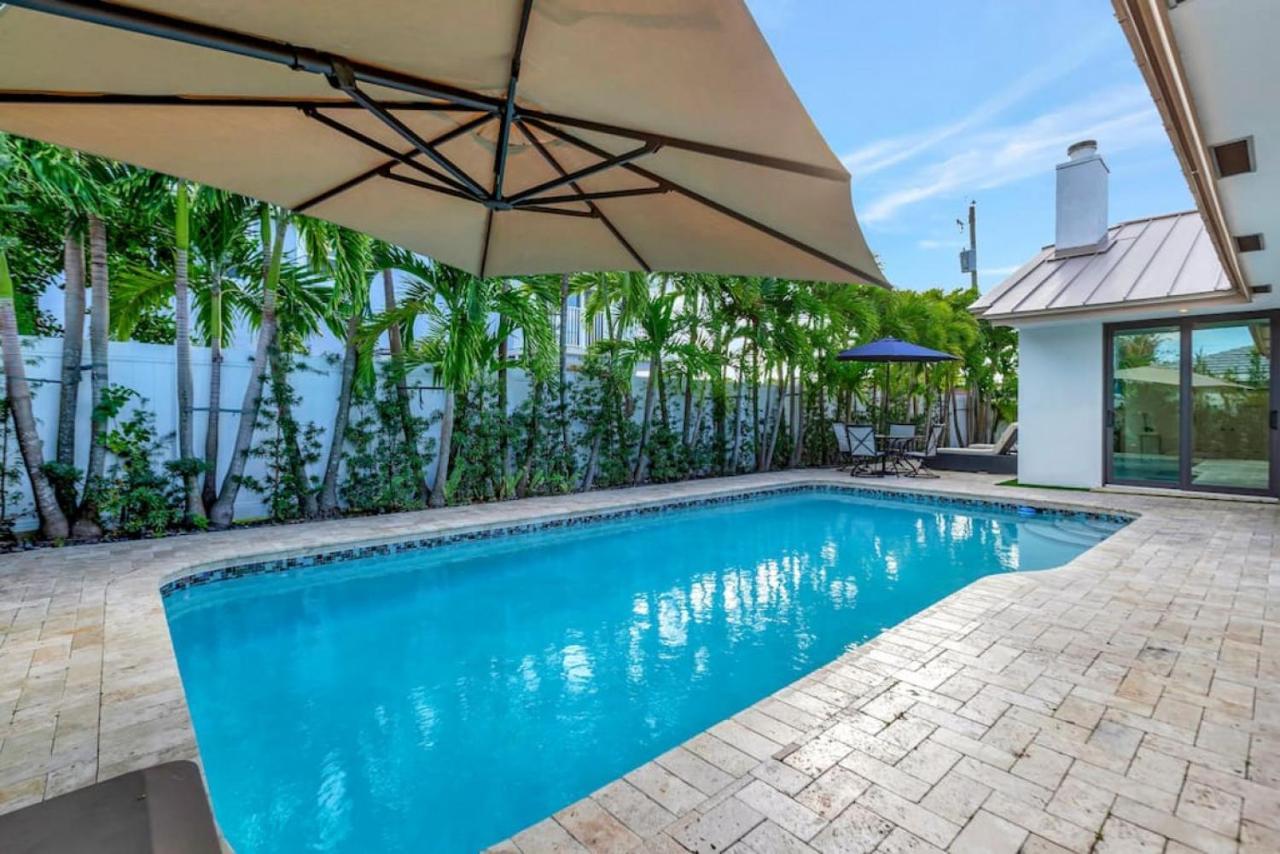 Lynoras Luxe Estate 3 Bedroom 3 Bath With Modern Design And Heated Pool * Fort Lauderdale