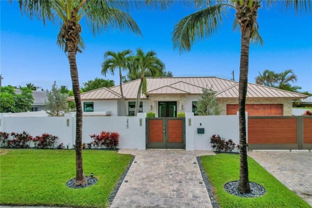 Lynoras Luxe Estate 3 Bedroom 3 Bath With Modern Design And Heated Pool Fort Lauderdale