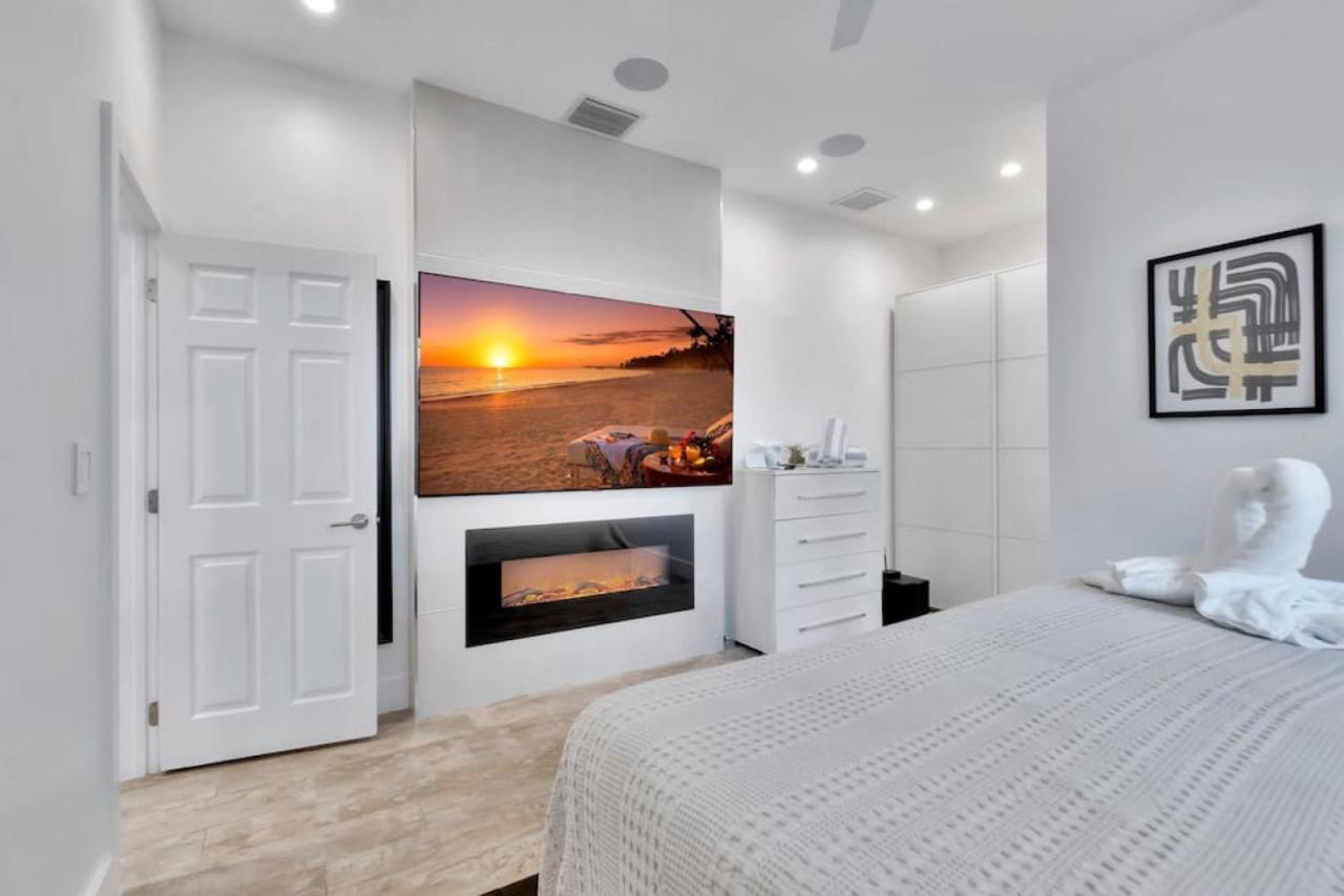 Lynoras Luxe Estate 3 Bedroom 3 Bath With Modern Design And Heated Pool