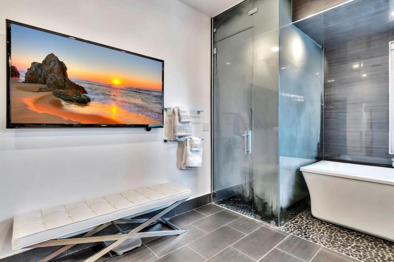 Lynoras Luxe Estate 3 Bedroom 3 Bath With Modern Design And Heated Pool Holiday home Fort Lauderdale