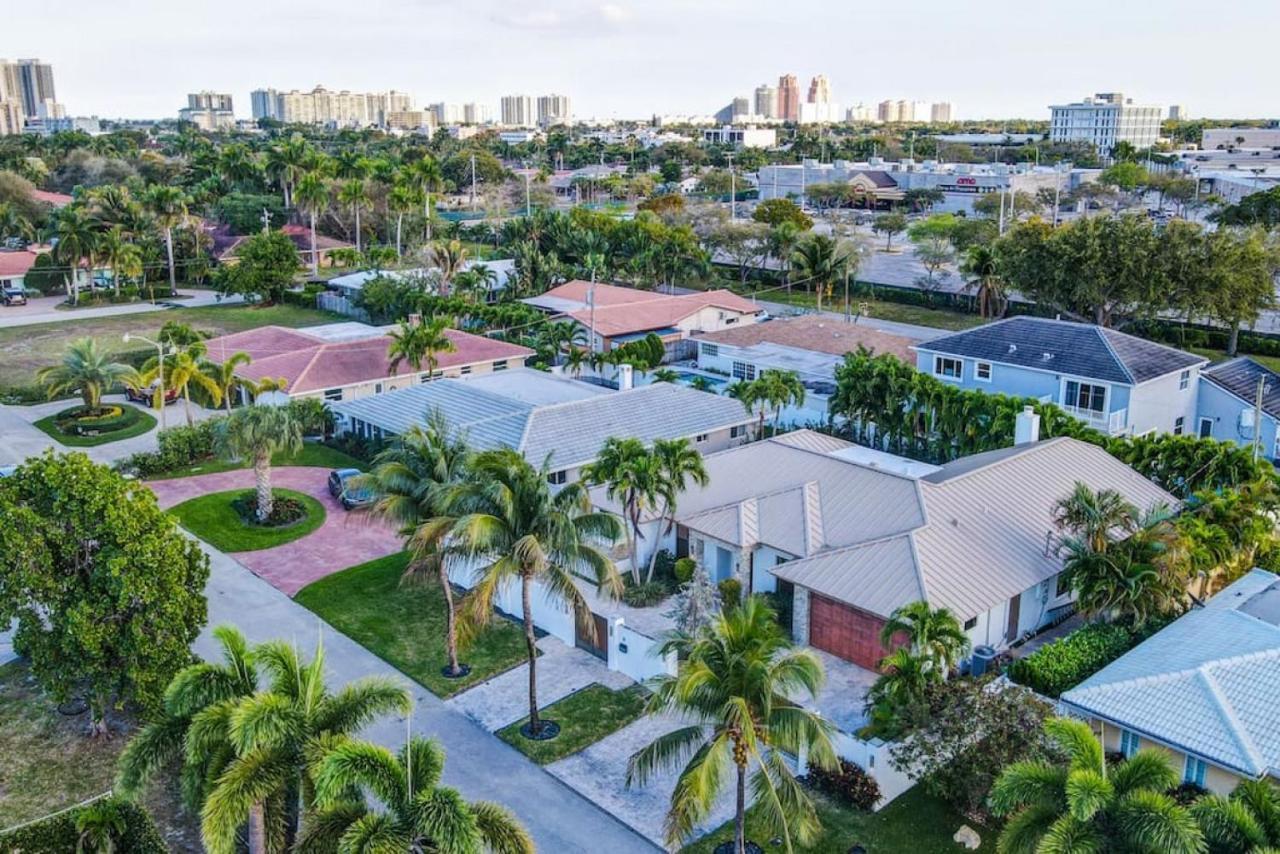 Lynoras Luxe Estate 3 Bedroom 3 Bath With Modern Design And Heated Pool