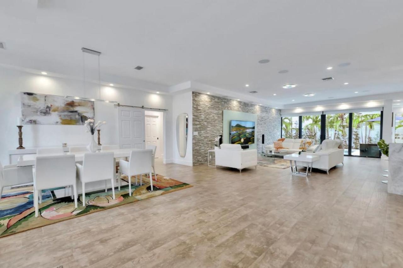 Lynoras Luxe Estate 3 Bedroom 3 Bath With Modern Design And Heated Pool Fort Lauderdale