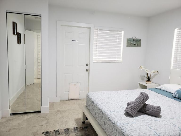 Apts With Backyard Near Lauderdale Beach, Nightlife, Cruise Port, Airport Fort Lauderdale