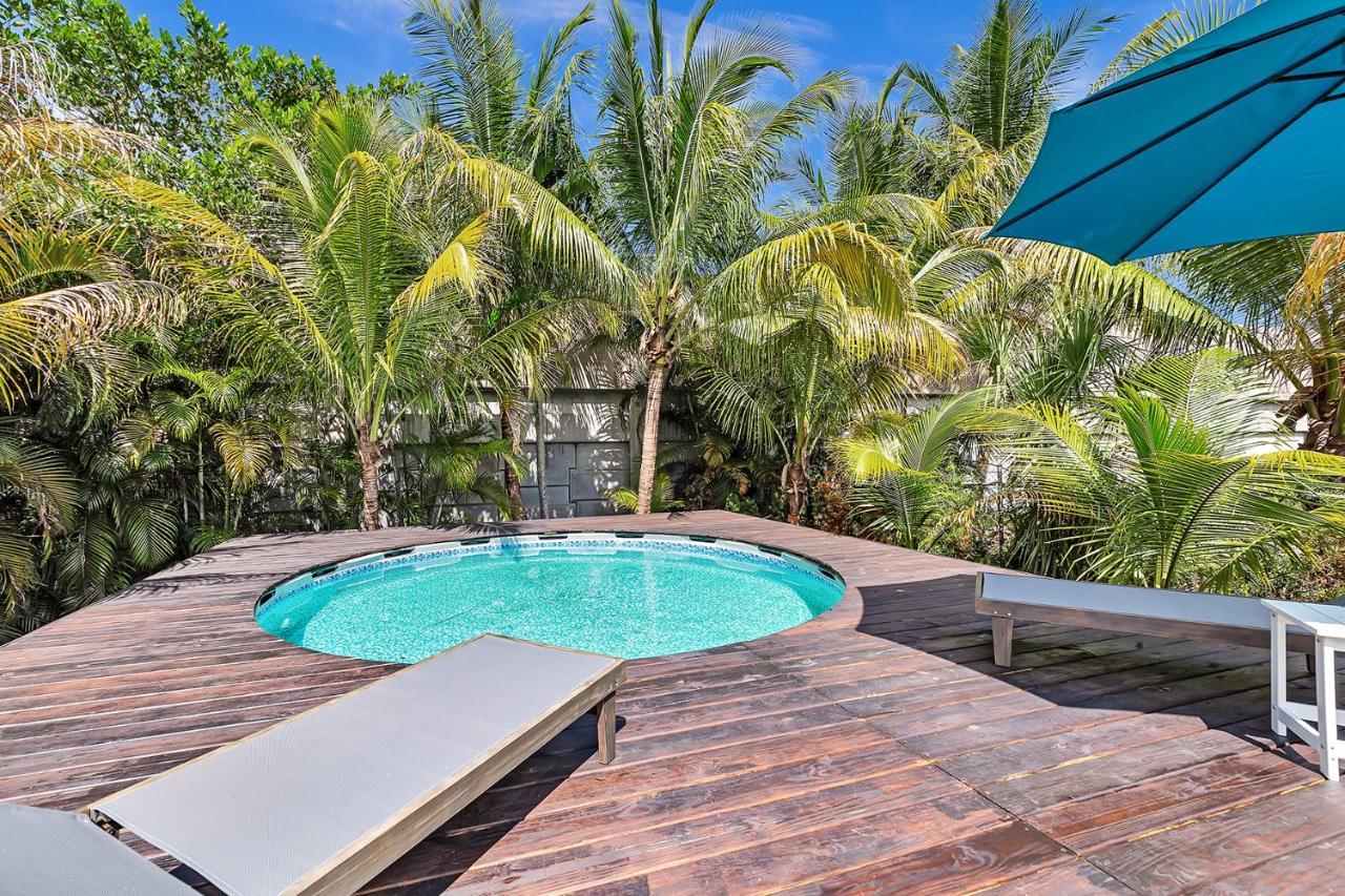 Welcome To Paradise! Secluded 4 Bed, 3 Bath, Pool Holiday home *
