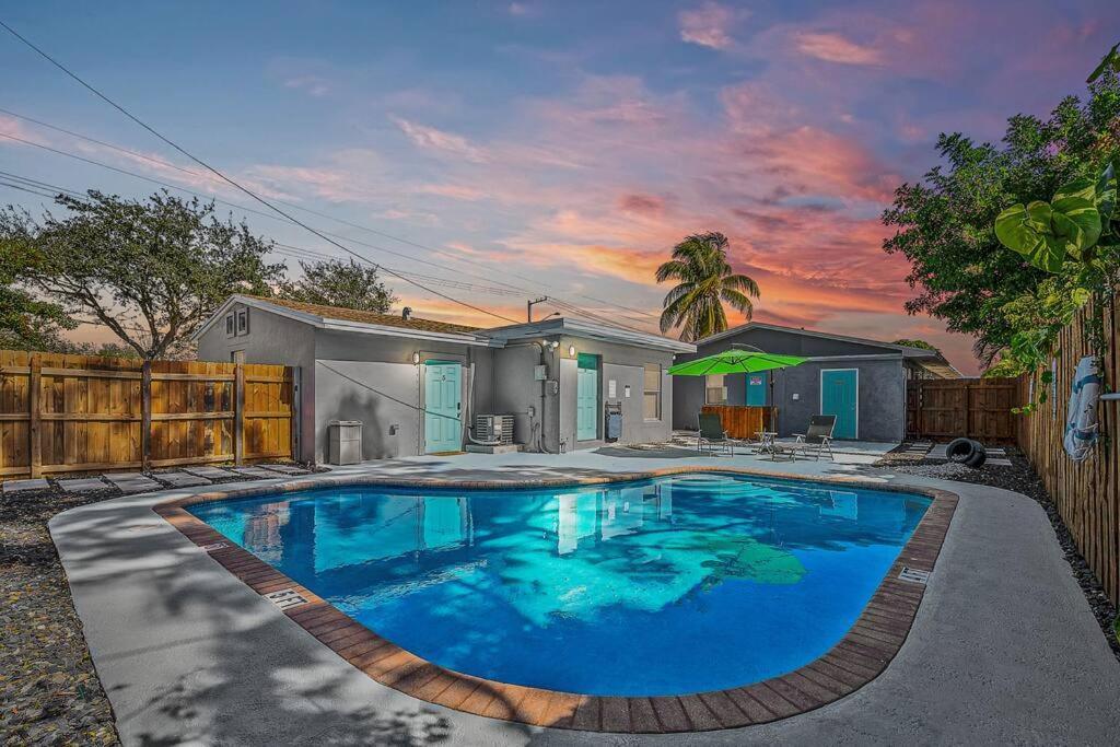 Enjoy And Relax Around Lauderdale Area!!
