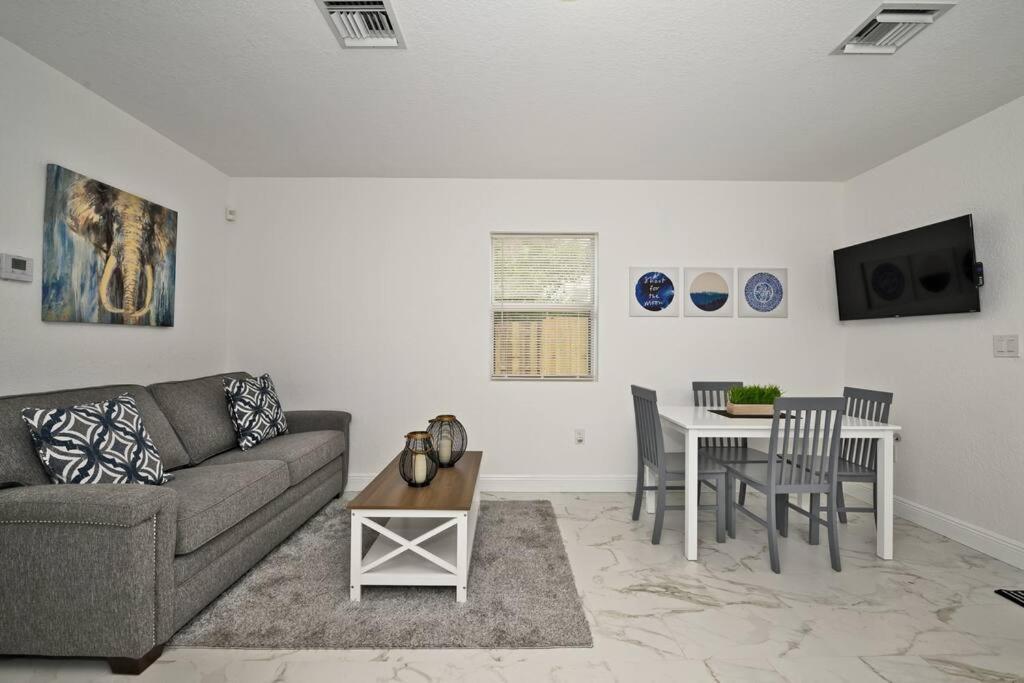 Enjoy And Relax Around Lauderdale Area!! Apartment