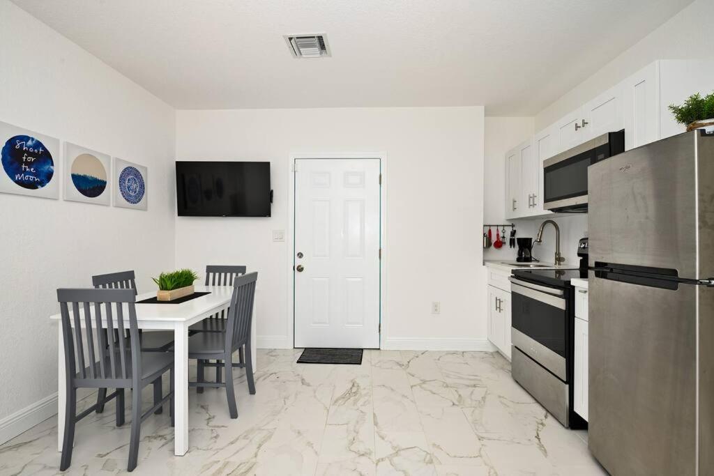 Enjoy And Relax Around Lauderdale Area!! Fort Lauderdale