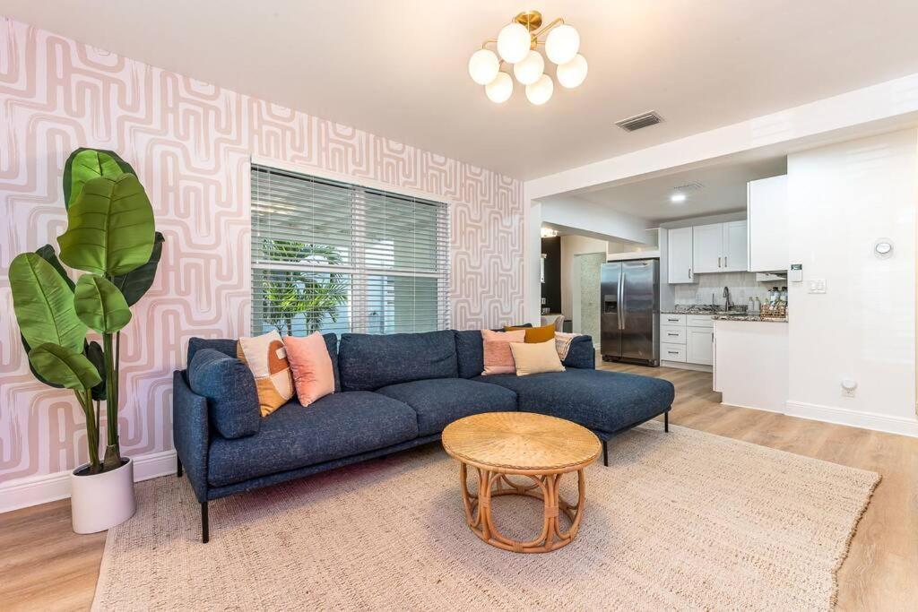 Villa Casaolita • Pool Table • 3mi To • Full Kitch