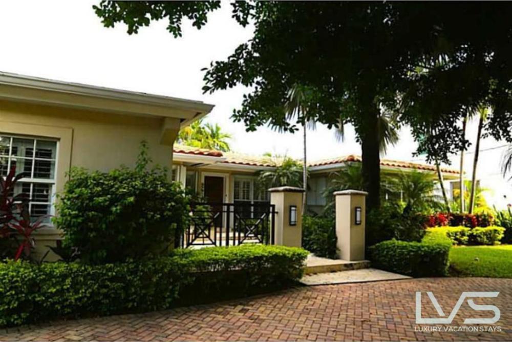 Delsole- Waterfront Beachhome,heatedpool,wlk2beach