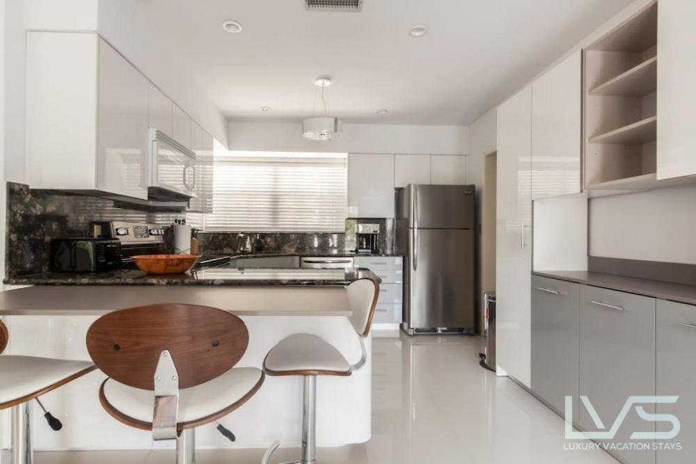Delsole- Waterfront Beachhome,heatedpool,wlk2beach Holiday home Fort Lauderdale