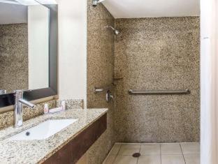 Hotel Days By Wyndham Lauderdale Airport Cruise Port