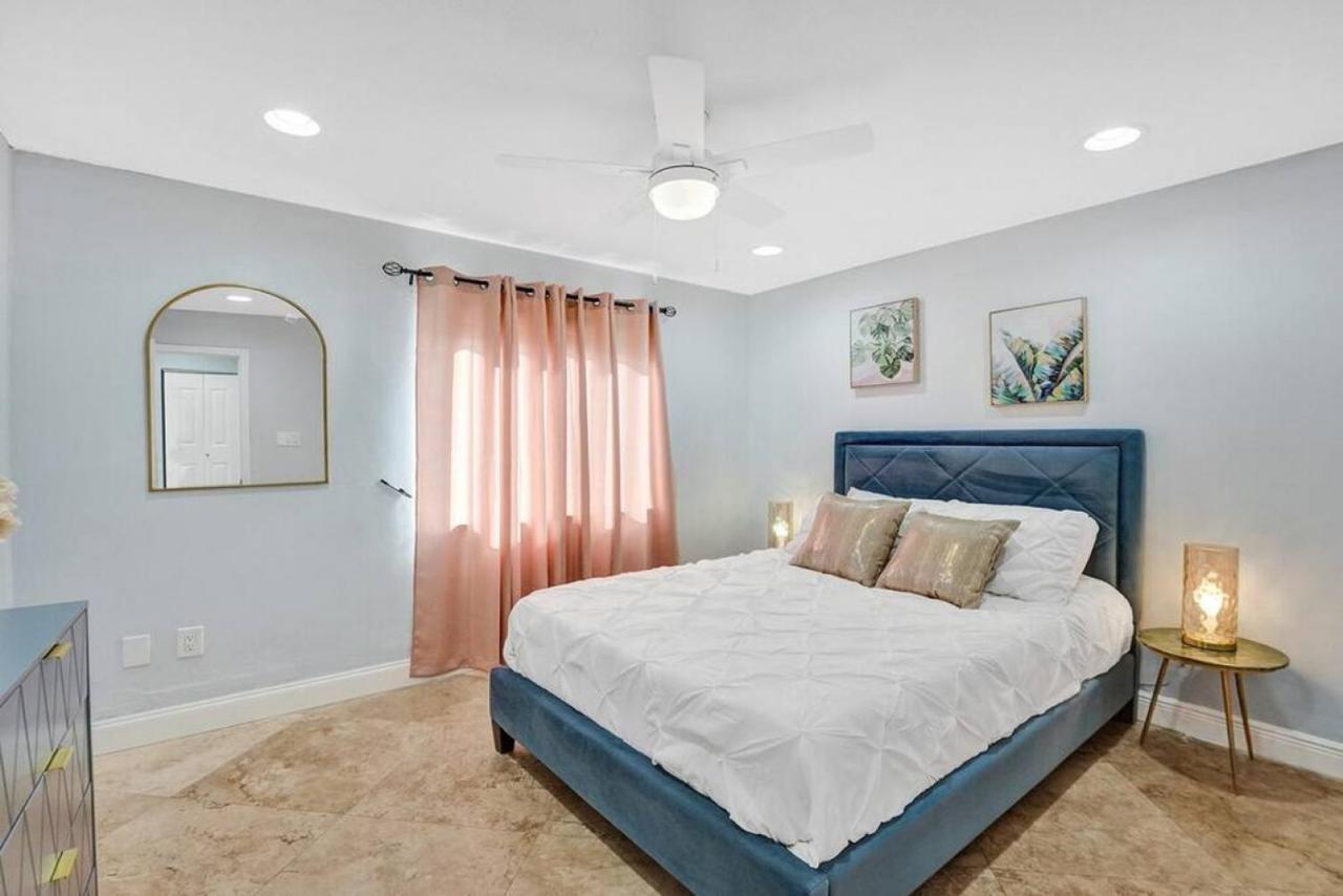 Holiday home Hot Tub! Roof Top! Firepit! Boat Dock! Fort Lauderdale
