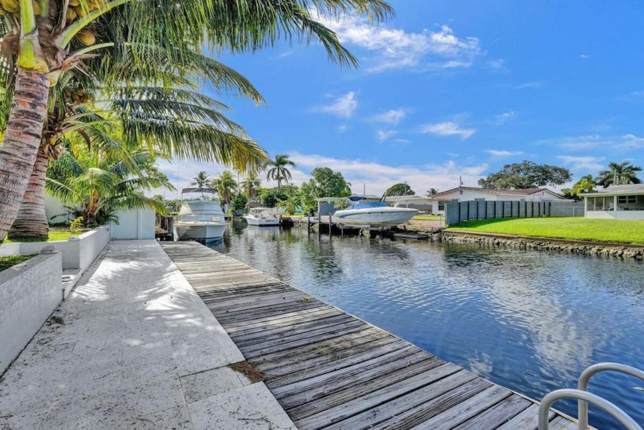 Holiday home Hot Tub! Roof Top! Firepit! Boat Dock!