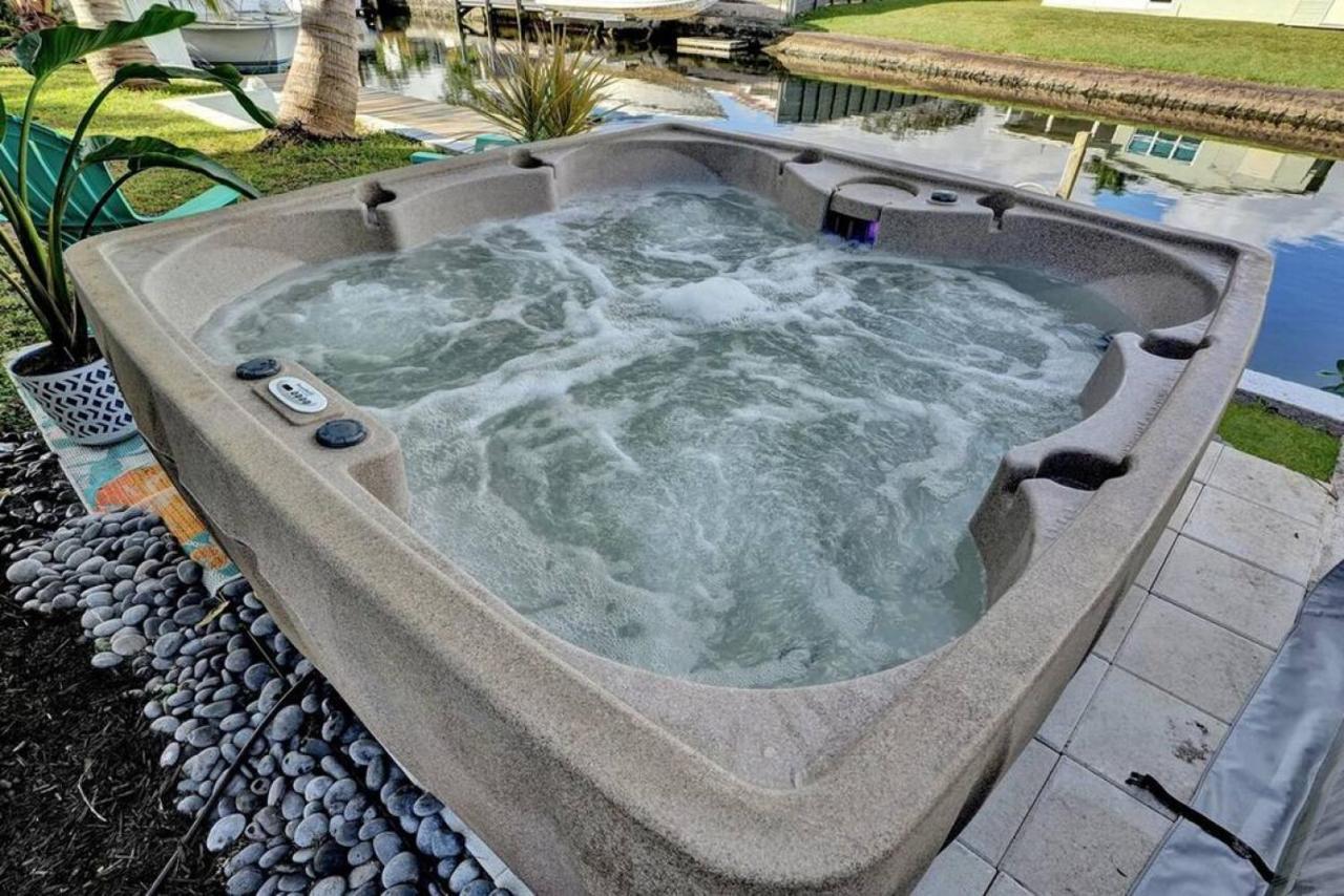 Hot Tub! Roof Top! Firepit! Boat Dock! *