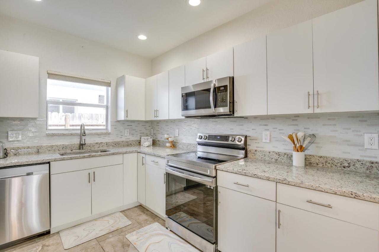 Stylish Lauderdale 5 Mi To Beach! * Fort Lauderdale