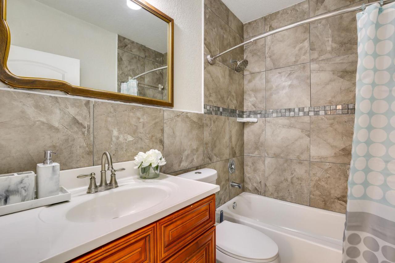 Stylish Lauderdale 5 Mi To Beach! Holiday home *