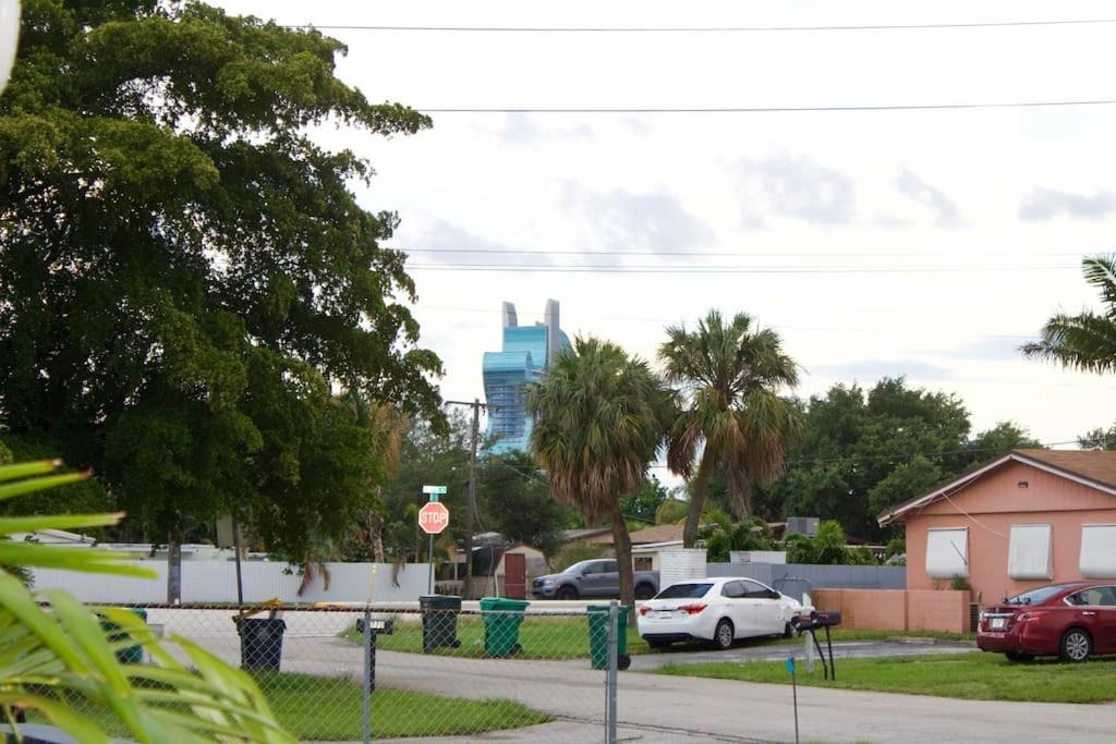 Steps Away From Hard Rock Casino, Olas Beach, And Fll Airport, Fully Furnished House Apartment