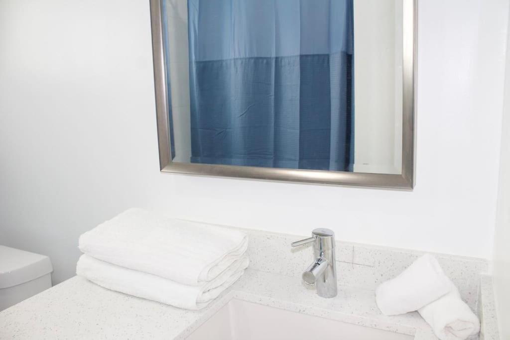 Steps Away From Hard Rock Casino, Olas Beach, And Fll Airport, Fully Furnished House Apartment Fort Lauderdale