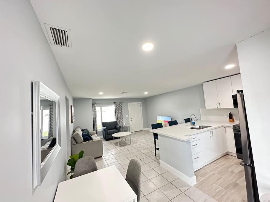 Apartment Steps Away From Hard Rock Casino, Olas Beach, And Fll Airport, Fully Furnished House Fort Lauderdale