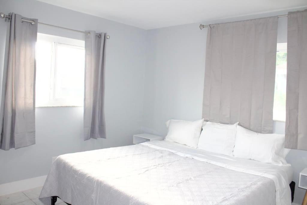 Steps Away From Hard Rock Casino, Olas Beach, And Fll Airport, Fully Furnished House Apartment *