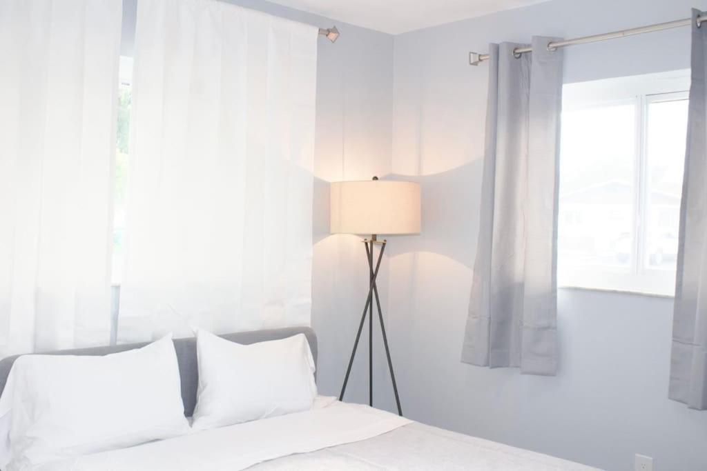 Steps Away From Hard Rock Casino, Olas Beach, And Fll Airport, Fully Furnished House *