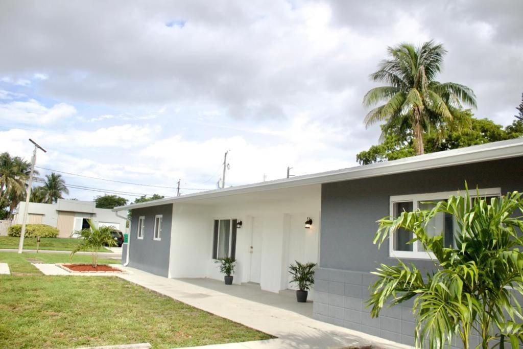 Apartment Steps Away From Hard Rock Casino, Olas Beach, And Fll Airport, Fully Furnished House