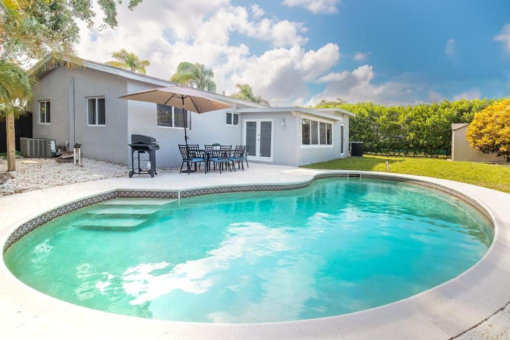 Oakland Oasis, Heated Pool, 2 King Beds, Game Room, 2.5 Miles Holiday home *